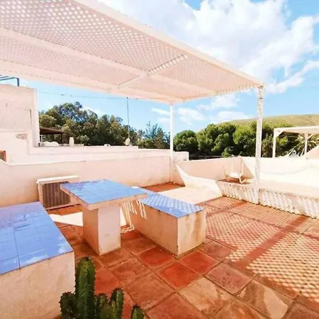 Apartamento Agua Amarga דירה